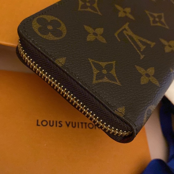 Louis Vuitton Monogram Clemence Zipper Wallet.  NWOT. NEVER USED - Picture 12 of 14